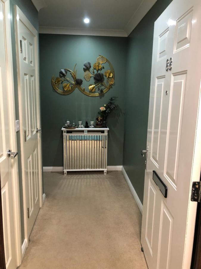 Beautiful 1-Bed Apartment In Redhill Redhill  Esterno foto